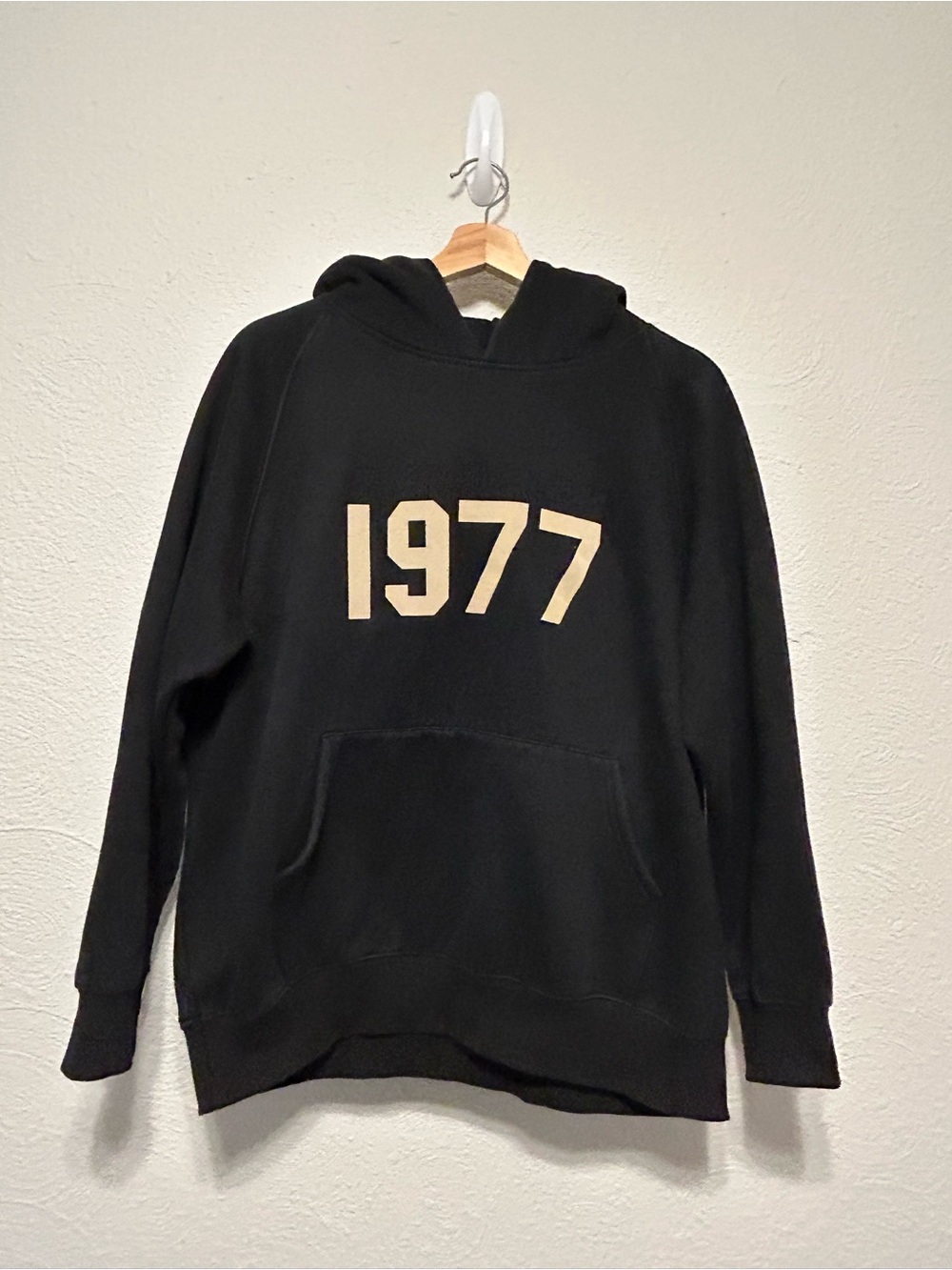 Essentials Fear of God Men's Black 1977 Pullover Hoodie Oversized Size Small